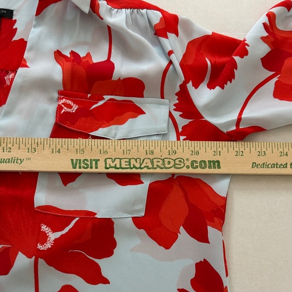 Ann Taylor Medium Petite Red Floral Lightweight Work or Casual Blouse - Picture 12 of 15